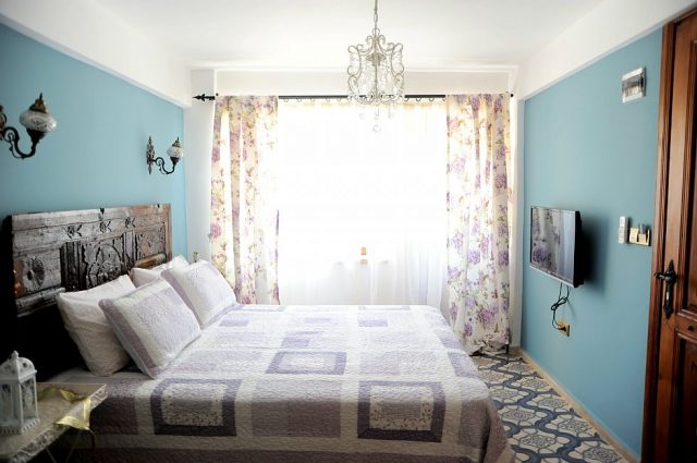 Deluxe Hotel Room 2